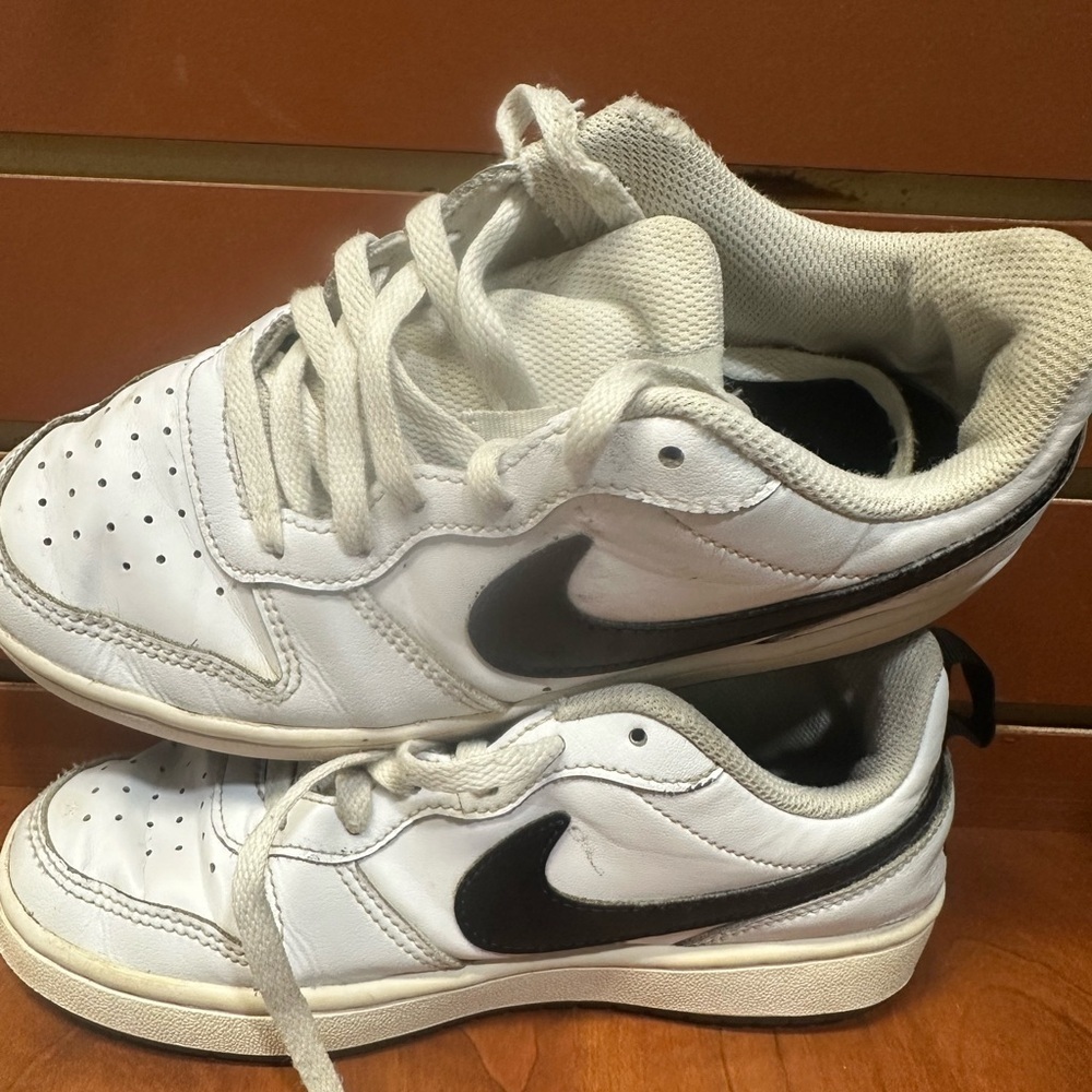 Nike White Classic Sneakers Low-Top Minimalist Design - Picture 13 of 14